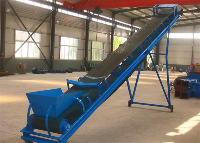 conveyor for wood pelletizer