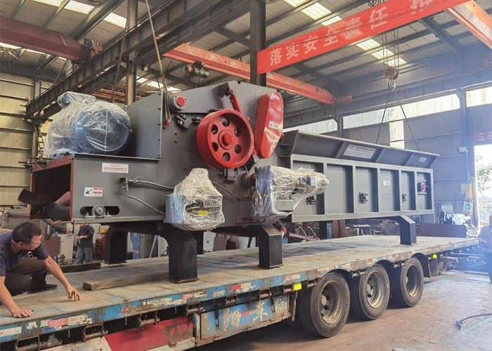 Multi Function Bamboo Crusher Wood Chipper Wheels With Diesel Engine